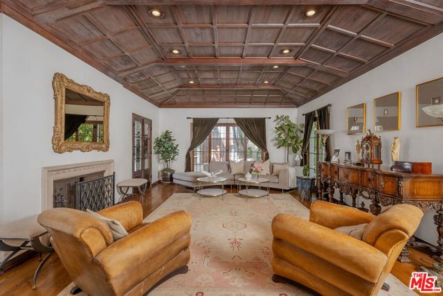 4734 Los Feliz Boulevard, Los Angeles, CA 90027