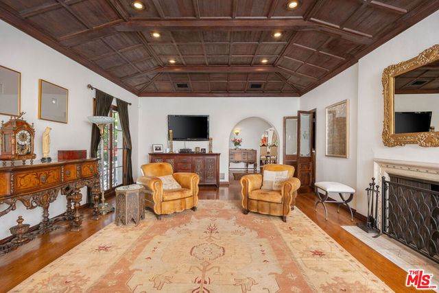 4734 Los Feliz Boulevard, Los Angeles, CA 90027