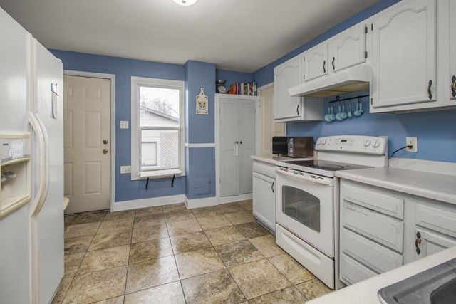 828 Armstrong Avenue, Saint Paul, MN 55102