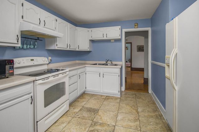 828 Armstrong Avenue, Saint Paul, MN 55102