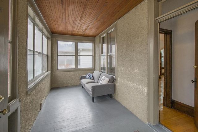 828 Armstrong Avenue, Saint Paul, MN 55102