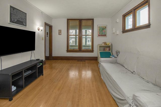 828 Armstrong Avenue, Saint Paul, MN 55102