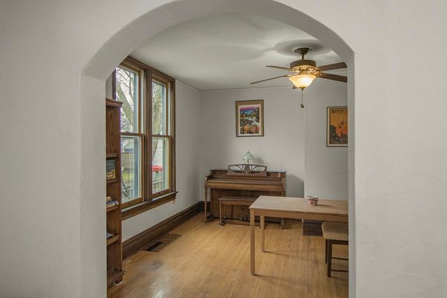 828 Armstrong Avenue, Saint Paul, MN 55102