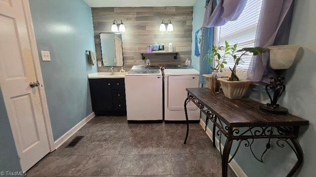 912 Overlook Avenue, Eden, NC 27288