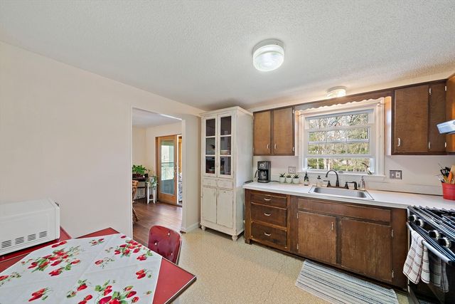 52 Montgomery Dr, Plymouth, MA 02360