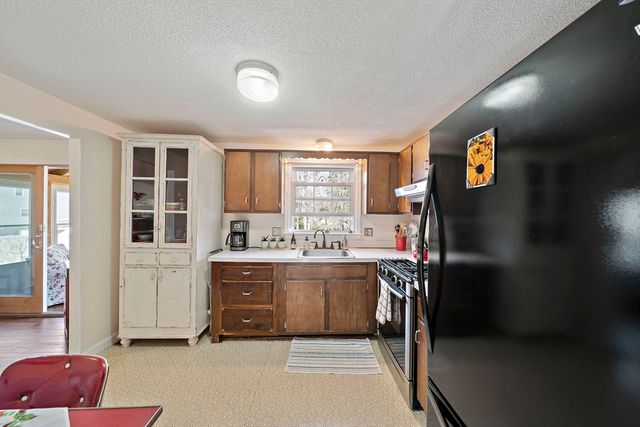 52 Montgomery Dr, Plymouth, MA 02360