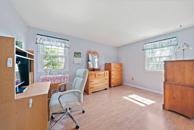 52 Montgomery Dr, Plymouth, MA 02360
