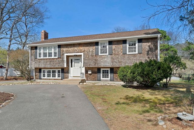 52 Montgomery Dr, Plymouth, MA 02360
