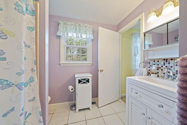 52 Montgomery Dr, Plymouth, MA 02360