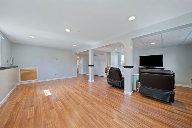 52 Montgomery Dr, Plymouth, MA 02360