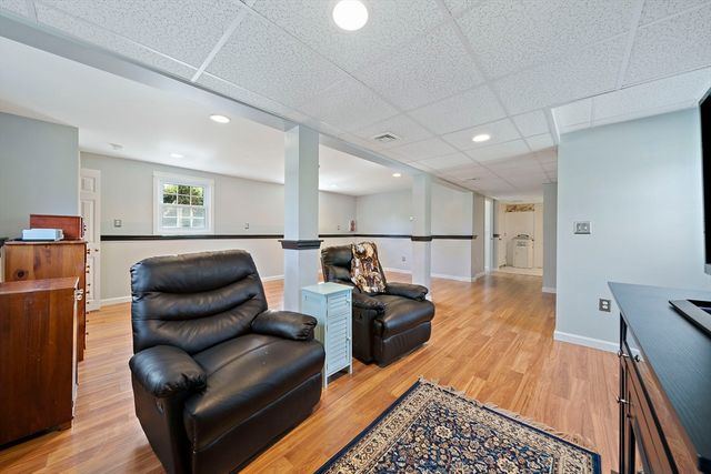 52 Montgomery Dr, Plymouth, MA 02360