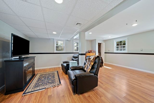 52 Montgomery Dr, Plymouth, MA 02360