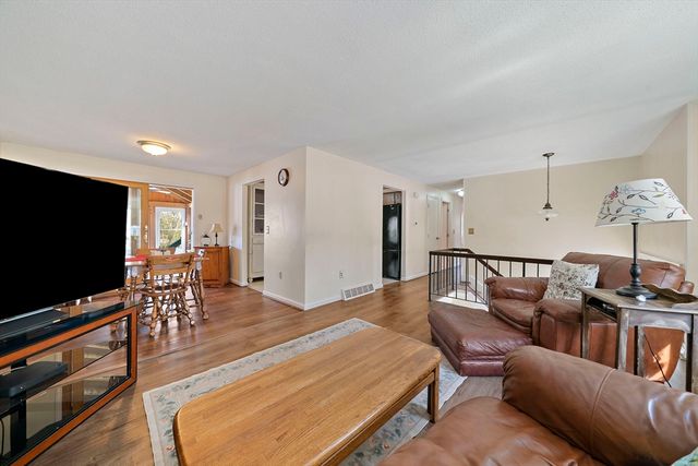 52 Montgomery Dr, Plymouth, MA 02360