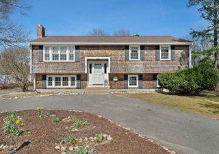 52 Montgomery Dr, Plymouth, MA 02360