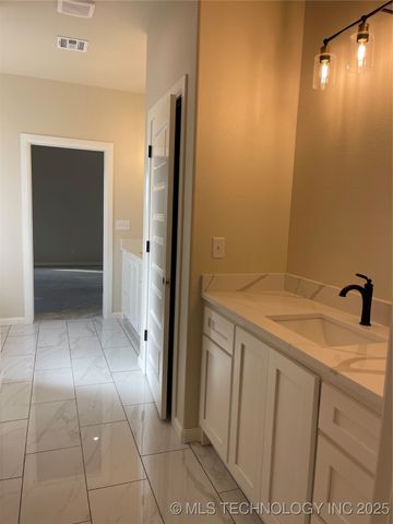 6804 S 337th East Avenue, Broken Arrow, OK 74014