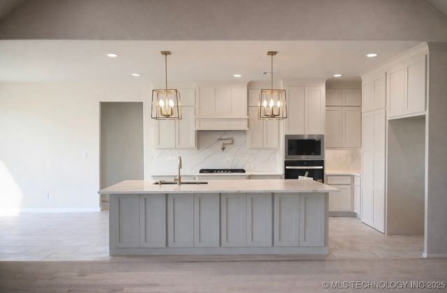 6804 S 337th East Avenue, Broken Arrow, OK 74014