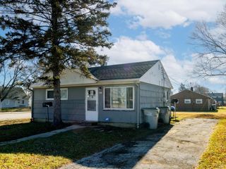 6001 W Carmen AVENUE, Milwaukee, WI 53218