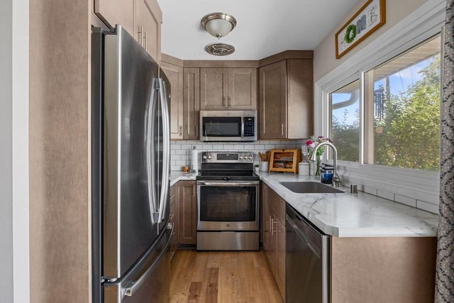 414 11th AVENUE S, Onalaska, WI 54650