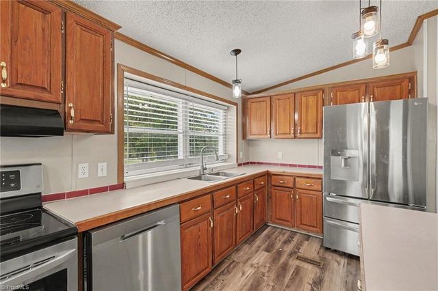 1060 Knobview Lane, Pilot Mountain, NC 27041