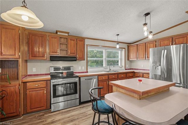 1060 Knobview Lane, Pilot Mountain, NC 27041