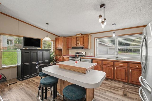 1060 Knobview Lane, Pilot Mountain, NC 27041
