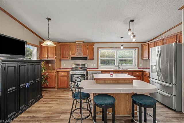 1060 Knobview Lane, Pilot Mountain, NC 27041