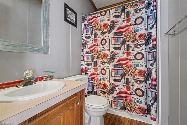 1060 Knobview Lane, Pilot Mountain, NC 27041