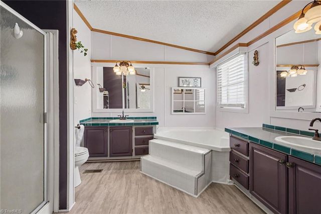 1060 Knobview Lane, Pilot Mountain, NC 27041