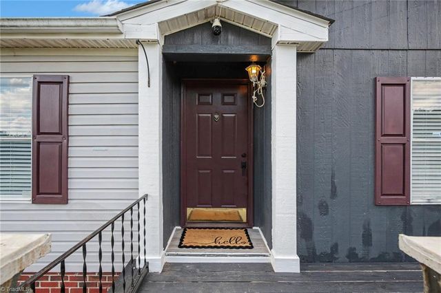 1060 Knobview Lane, Pilot Mountain, NC 27041