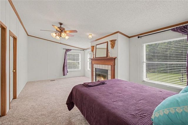 1060 Knobview Lane, Pilot Mountain, NC 27041