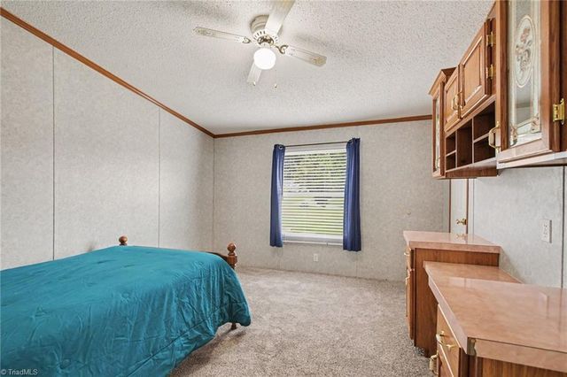 1060 Knobview Lane, Pilot Mountain, NC 27041