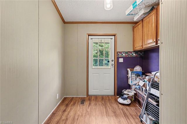 1060 Knobview Lane, Pilot Mountain, NC 27041