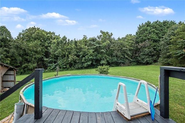 1060 Knobview Lane, Pilot Mountain, NC 27041