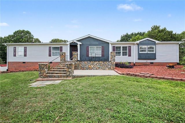 1060 Knobview Lane, Pilot Mountain, NC 27041