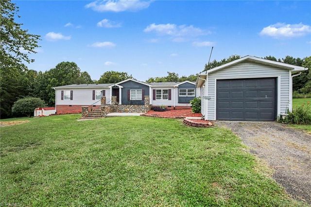 1060 Knobview Lane, Pilot Mountain, NC 27041