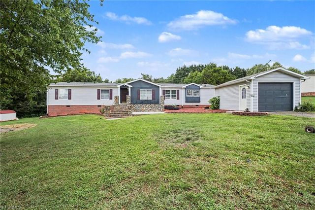 1060 Knobview Lane, Pilot Mountain, NC 27041