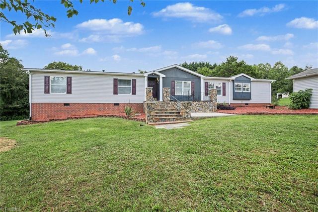 1060 Knobview Lane, Pilot Mountain, NC 27041