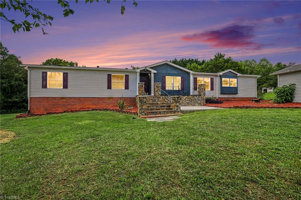 1060 Knobview Lane, Pilot Mountain, NC 27041