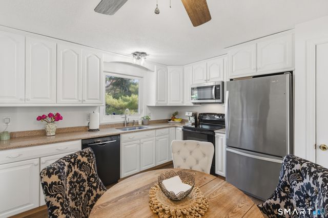 92 Laurel Lane, Simsbury, CT 06070