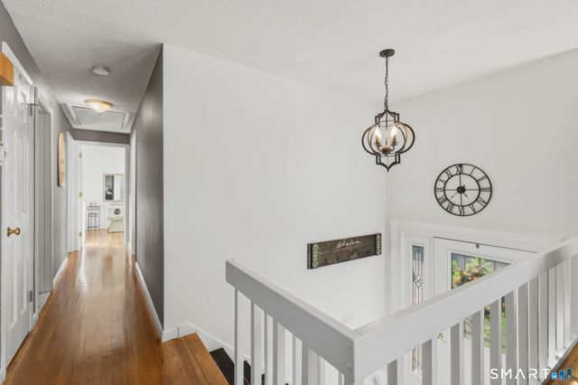 92 Laurel Lane, Simsbury, CT 06070