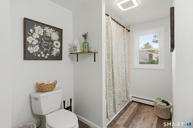 92 Laurel Lane, Simsbury, CT 06070