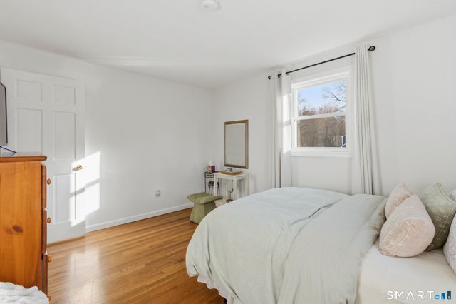92 Laurel Lane, Simsbury, CT 06070