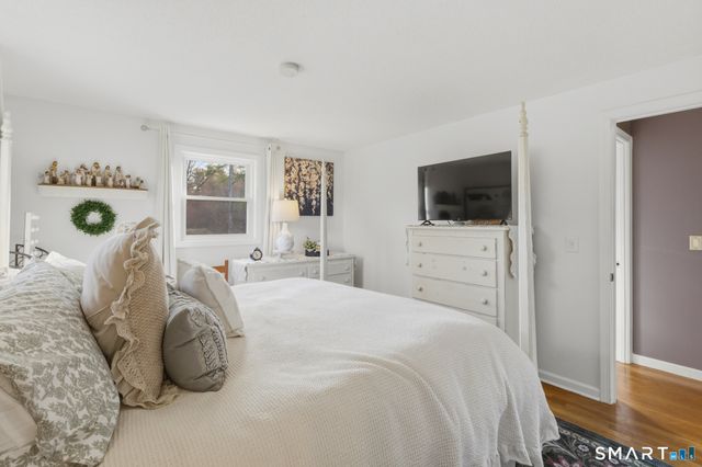 92 Laurel Lane, Simsbury, CT 06070