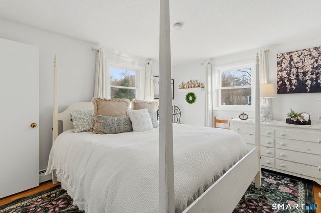 92 Laurel Lane, Simsbury, CT 06070