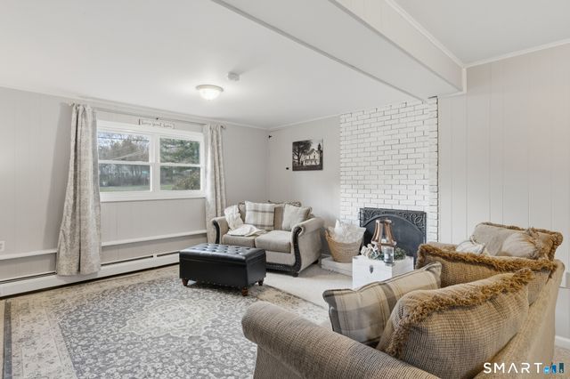92 Laurel Lane, Simsbury, CT 06070
