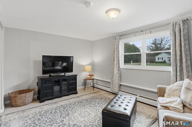 92 Laurel Lane, Simsbury, CT 06070