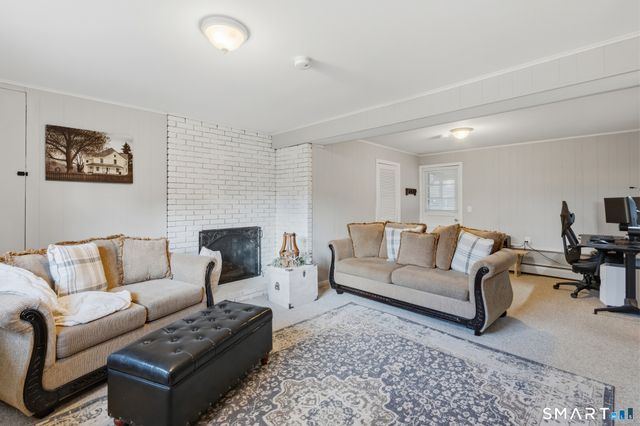 92 Laurel Lane, Simsbury, CT 06070