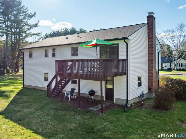 92 Laurel Lane, Simsbury, CT 06070