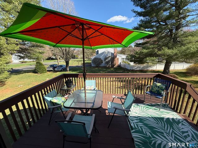 92 Laurel Lane, Simsbury, CT 06070