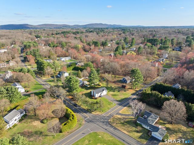92 Laurel Lane, Simsbury, CT 06070